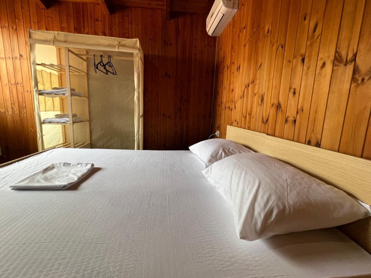 Miqt Beach - Bungalows Orikum Bagian luar foto