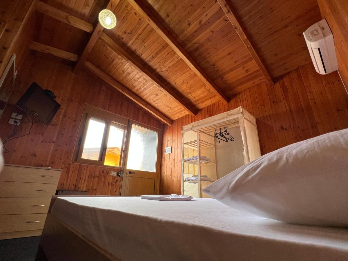 Miqt Beach - Bungalows Orikum Bagian luar foto